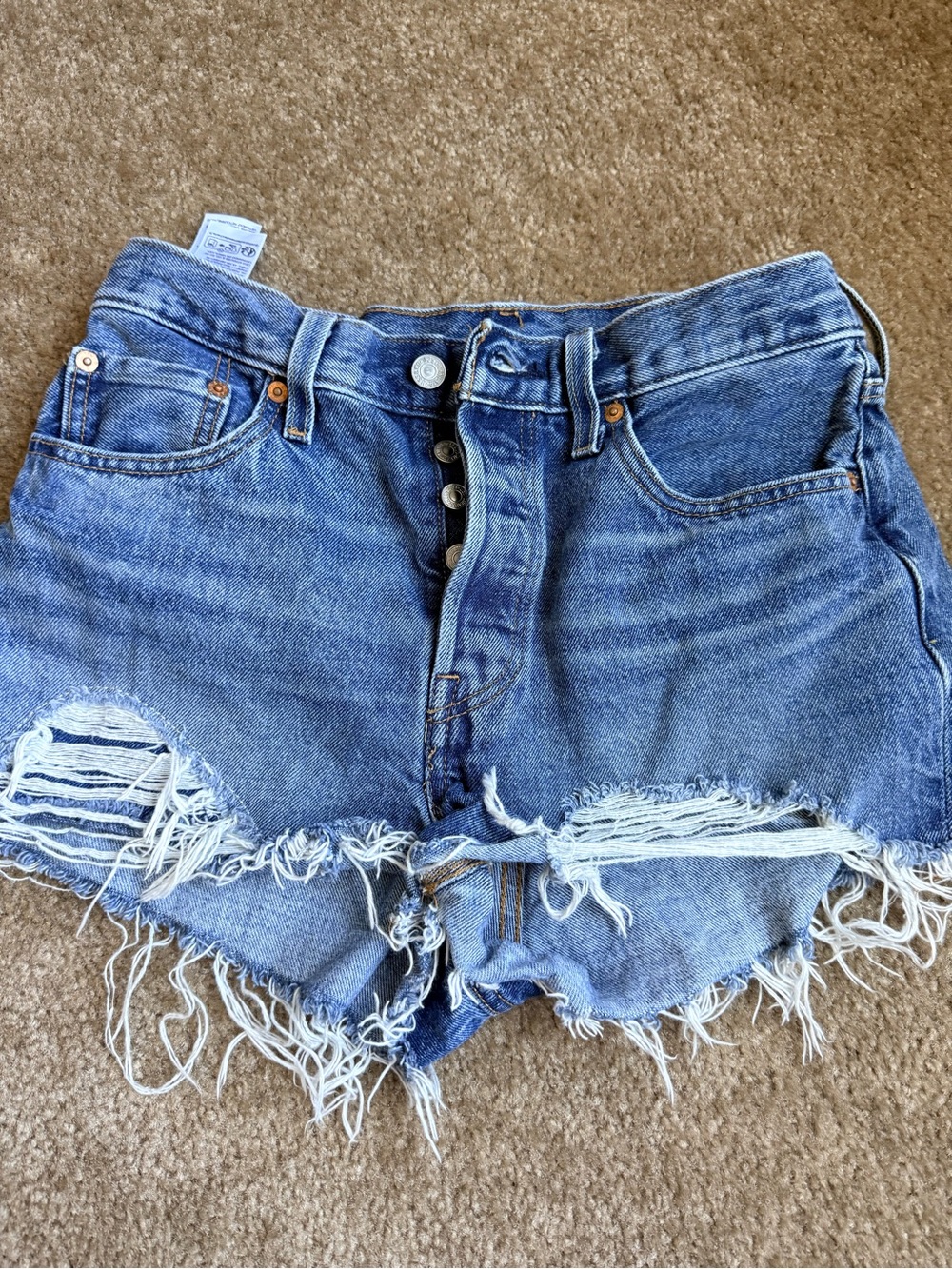 Levi’s women’s distressed Jean shorts sz 28